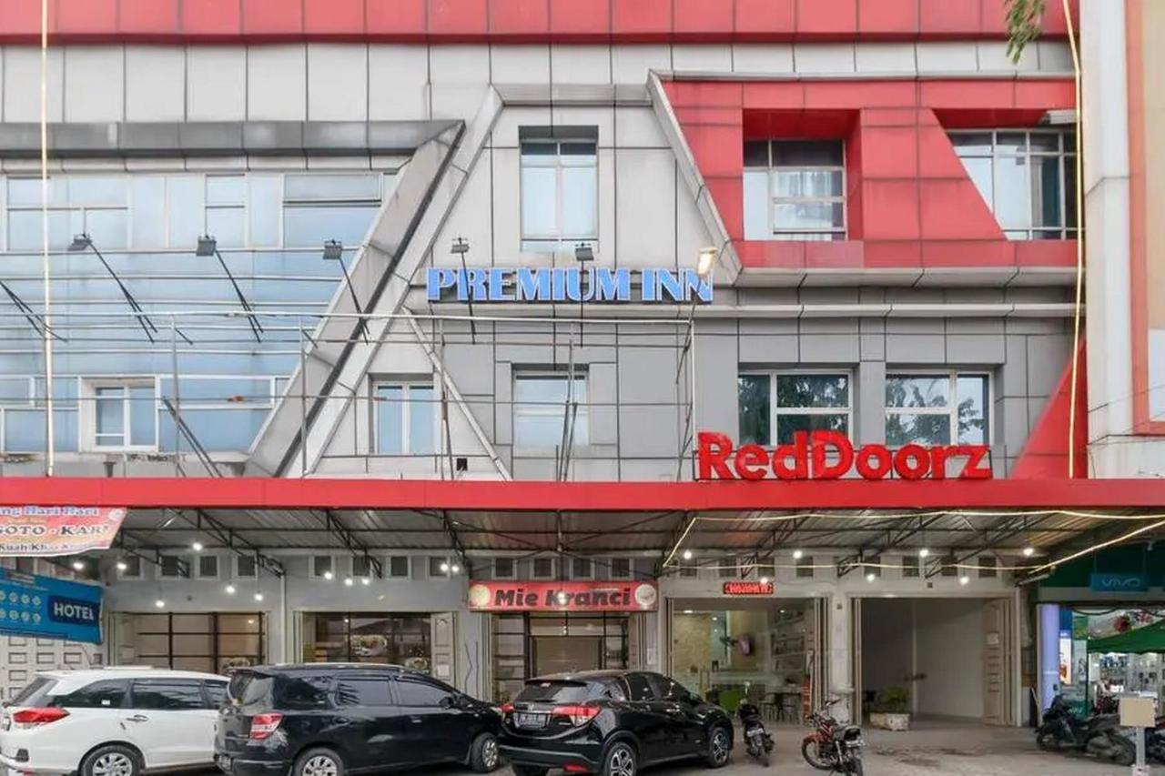 Reddoorz Plus @ Cemara Asri Medan Eksteriør bilde